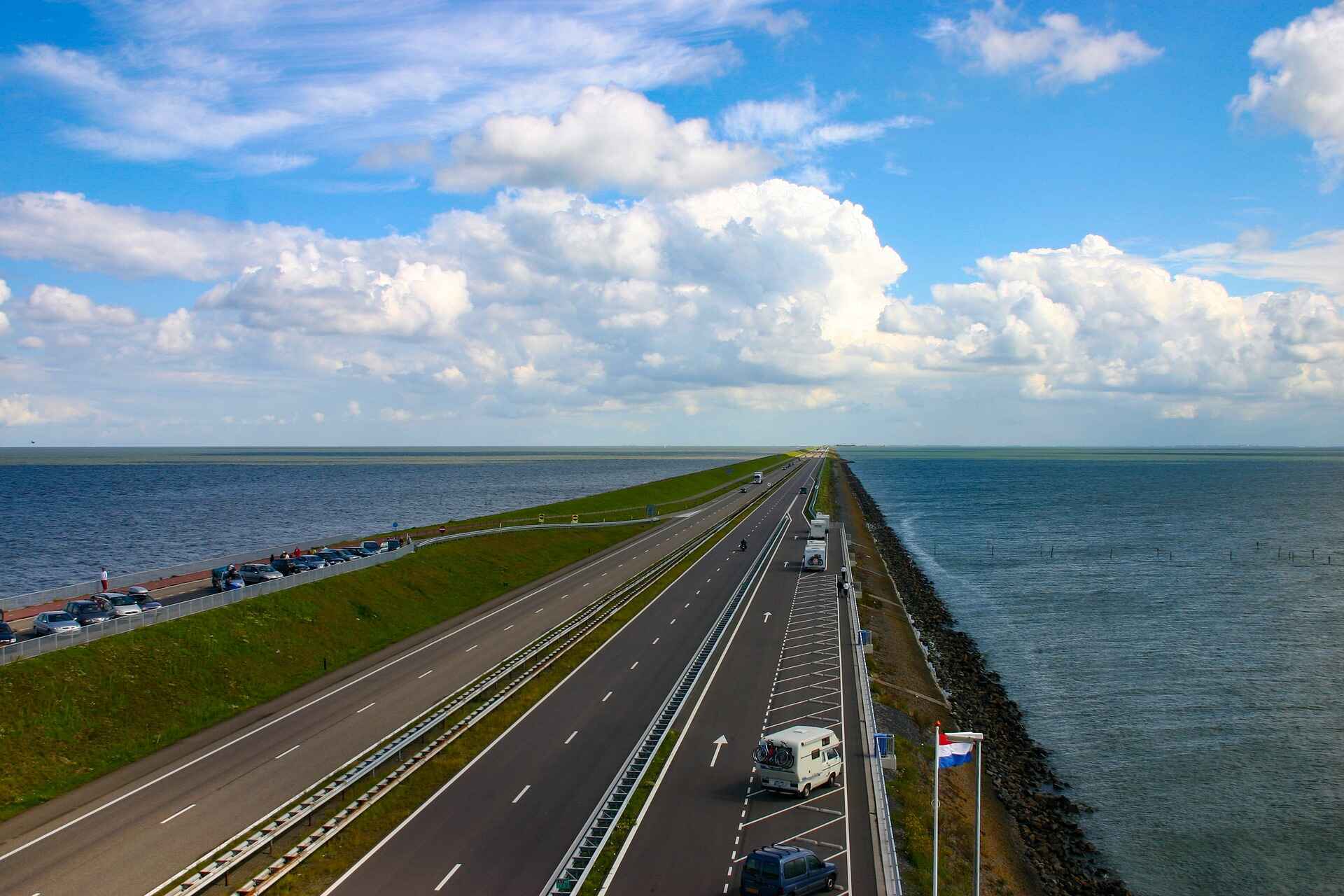 Hoe lang duurde de bouw van de afsluitdijk?